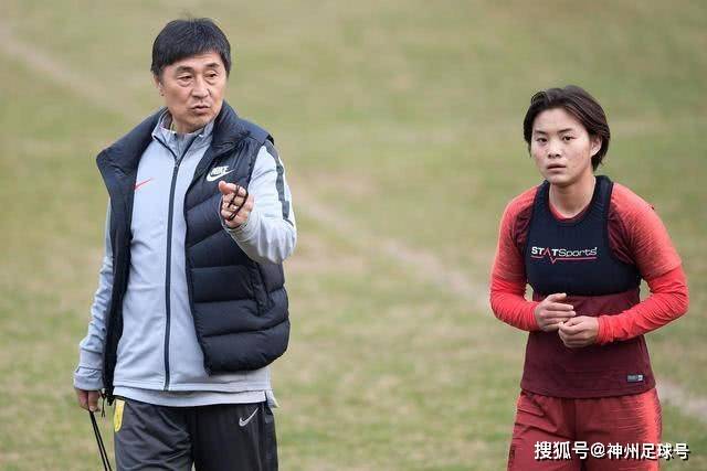 詹姆斯展望黄蜂未来，期待米勒的成长与责任